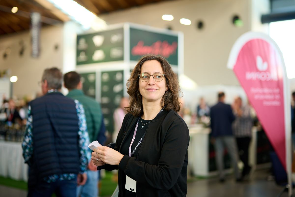 Journalistin und Sparringspartnerin für Kommunikation Johanna Wies auf der Eurovino 2026.