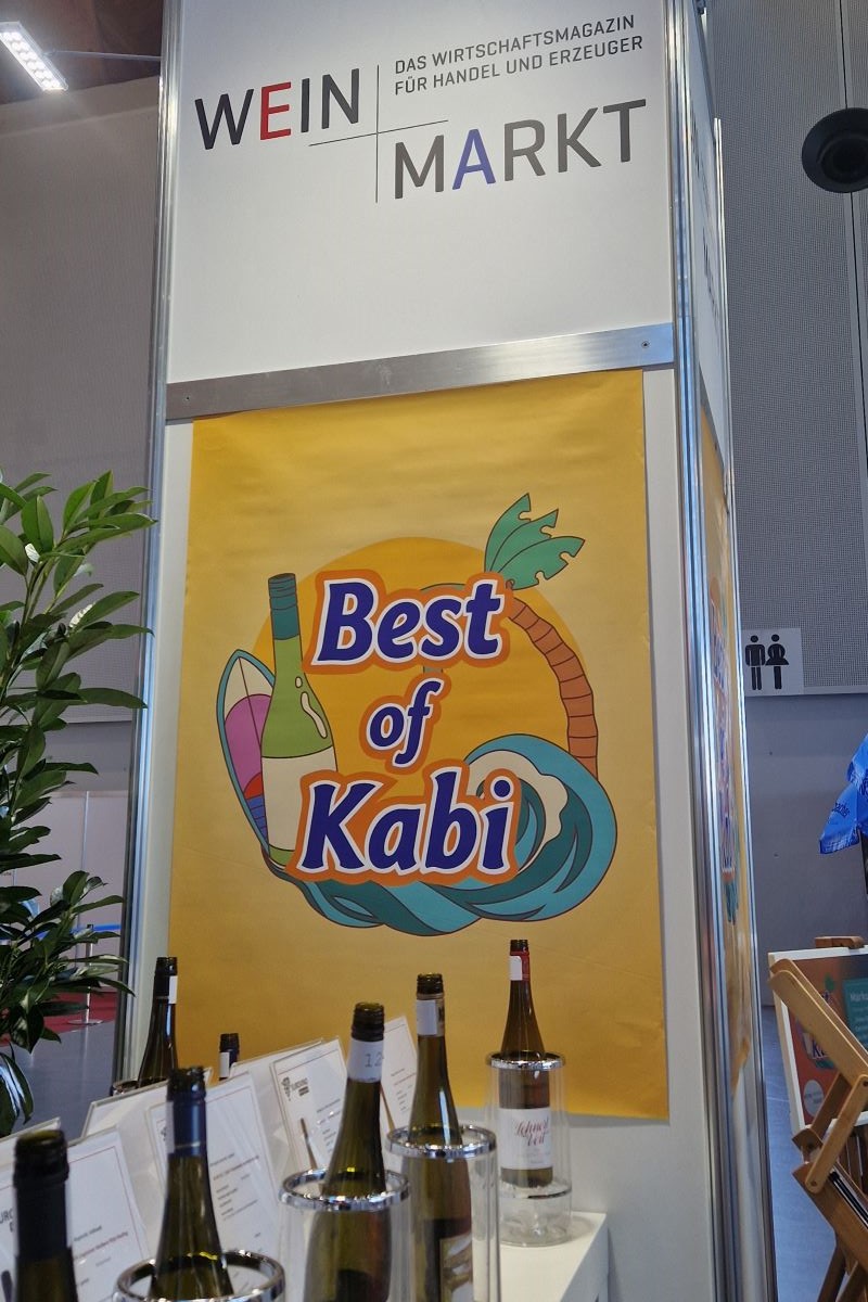 Der „Best of Kabi“-Stand von Wein+Markt auf der Eurovino 2026