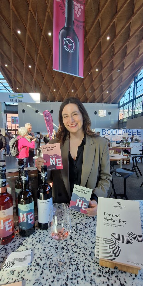 Lisa Ernst, Geschäftsführerin von Weinbergwerk, auf der Eurovino 2026