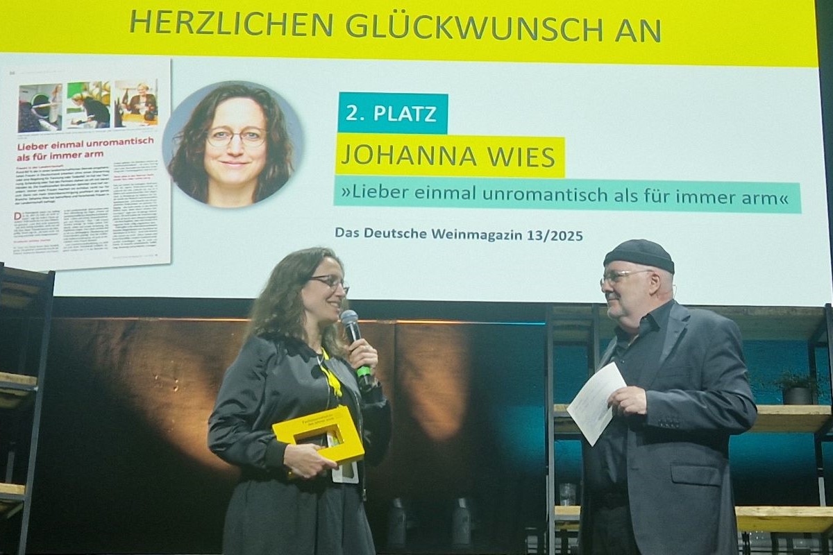 Im Gespräch mit Prof. Dr. Lutz Frühbrodt über die ausgezeichnete Recherche und ihre gesellschaftliche Relevanz. / Foto: Tobias Dünnebacke